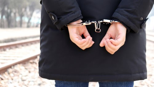 appearance-behind-criminal